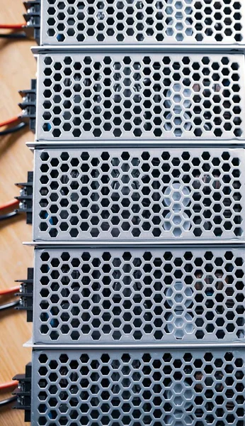 Mikrodevrenin Metal Güç Kaynağının Üst Görüntüsü Yüksek Teknolojili Bilgisayarların Üretildiği — Stok fotoğraf