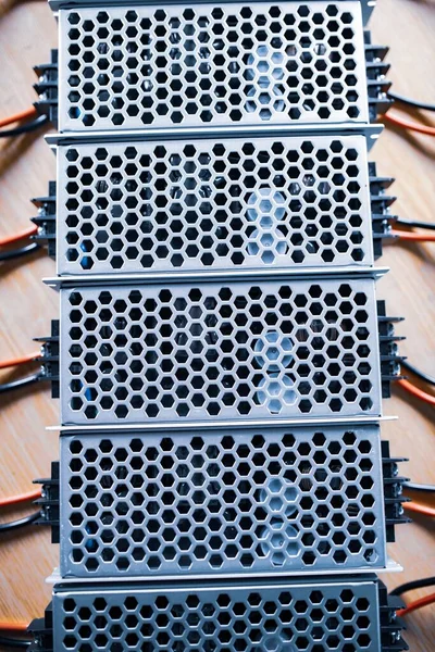 Mikrodevrenin Metal Güç Kaynağının Üst Görüntüsü Yüksek Teknolojili Bilgisayarların Üretildiği — Stok fotoğraf