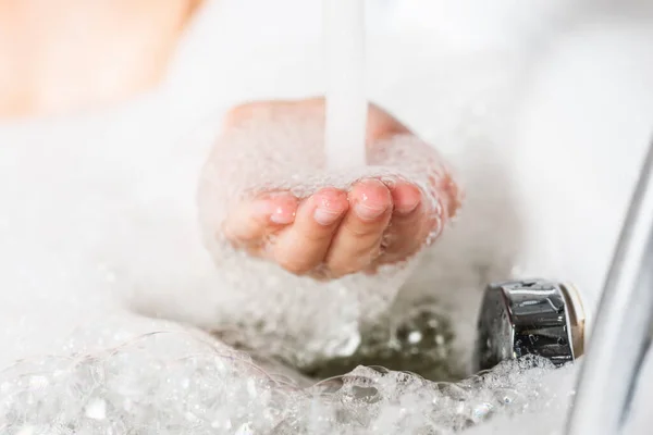Waschen Sie Sich Die Hände Unter Fließendem Wasser Händewaschen Schaumbad — Stockfoto