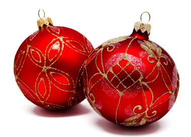 İki izole kırmızı Noel topları mükemmel 