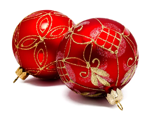 2 つの完璧な赤いクリスマス ボール分離 — ストック写真