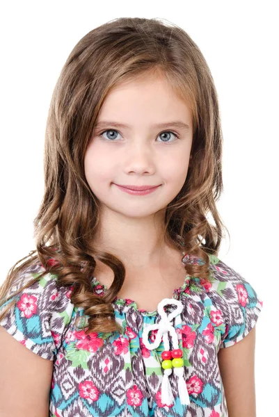 Izole gülümseyen sevimli küçük kız portresi — Stok fotoğraf