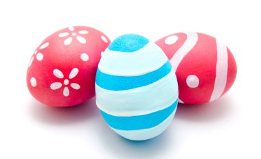 Mükemmel renkli el yapımı Paskalya yumurtaları izole 