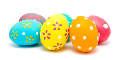 Mükemmel renkli el yapımı Paskalya yumurtaları izole 