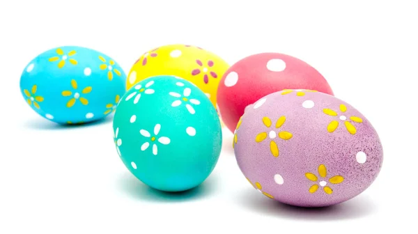 Perfectos huevos de Pascua hechos a mano coloridos aislados — Foto de Stock