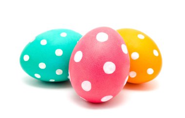 Mükemmel renkli el yapımı Paskalya yumurtaları izole