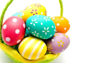 Mükemmel renkli el yapımı Paskalya yumurtaları sepet 