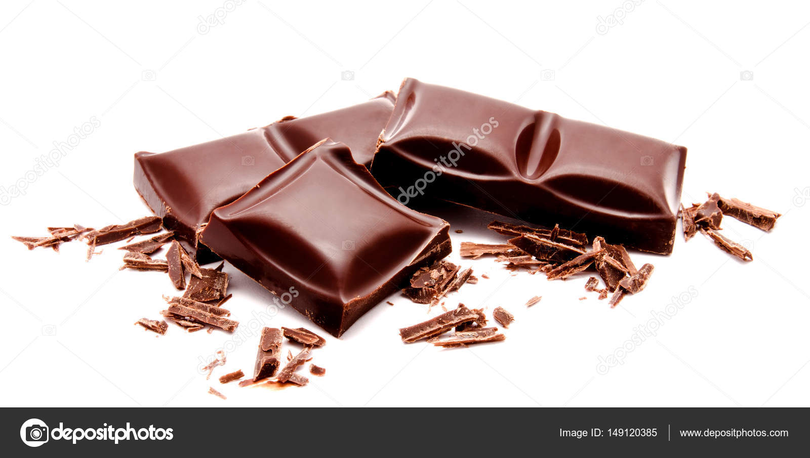 Kırıntıları beyaz izole koyu çikolata bar yığını — Stok Foto