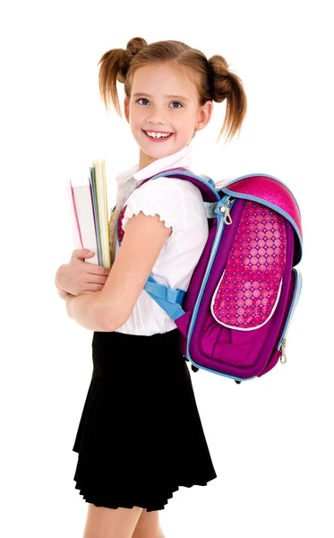 Портрет улыбающейся счастливой школьницы с рюкзаком — стоковое фото