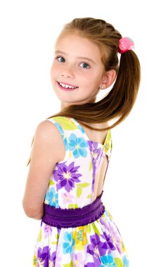 Sevimli gülümseyen küçük kız çocuğu geri izole