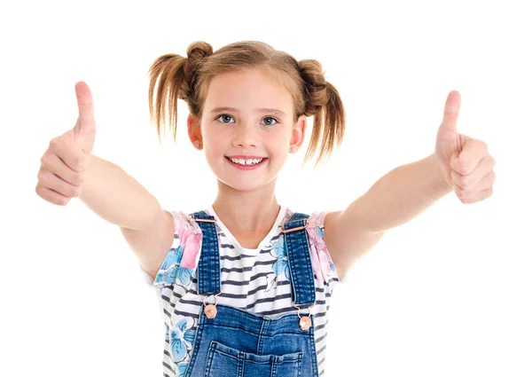 Porträt eines entzückend lächelnden kleinen Mädchens mit zwei Daumen u — Stockfoto