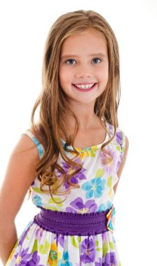 Sevimli gülümseyen küçük kız çocuğu olarak izole Prenses Giydir 