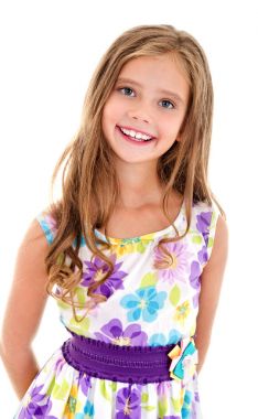 Sevimli gülümseyen küçük kız çocuğu olarak izole Prenses Giydir 