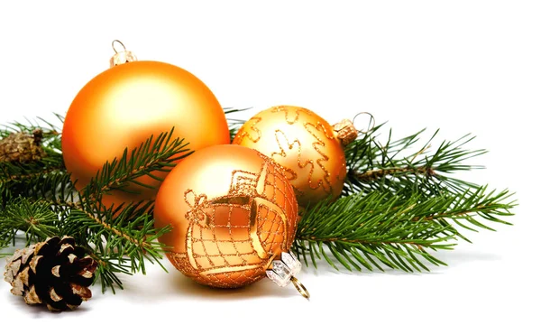 Noel dekorasyon altın sarı topları köknar koniler ile — Stok fotoğraf