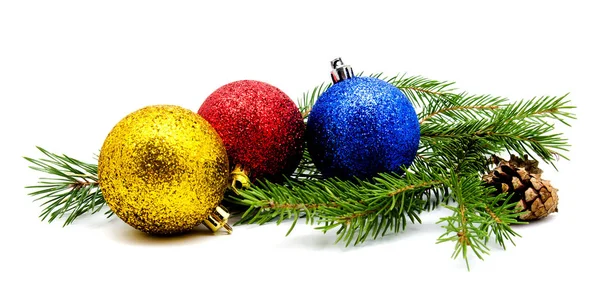Decorazione natalizia rosso oro giallo palle blu con coni di abete — Foto Stock