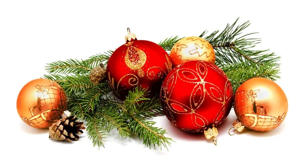 Fir コーン クリスマス装飾赤ゴールデン イエロー ボール — ストック写真