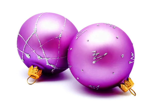 Decorazione di Natale palle di magenta lilla isolato su un bianco — Foto Stock