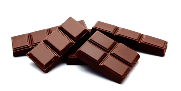 Beyaz izole koyu sütlü çikolata bar yığını — Stok fotoğraf