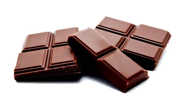 Donkere melkchocolade bars stapel geïsoleerd op een witte — Stockfoto