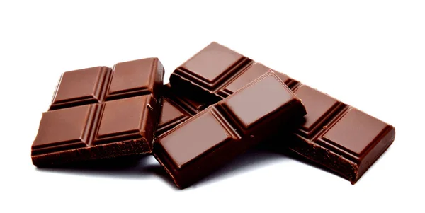 Donkere melkchocolade bars stapel geïsoleerd op een witte — Stockfoto