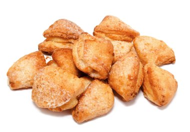 Mükemmel kurabiye bisküvi pasta üzerinde beyaz izole 