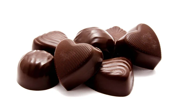 Ассортимент шоколадных конфет, изолированных на белом — стоковое фото