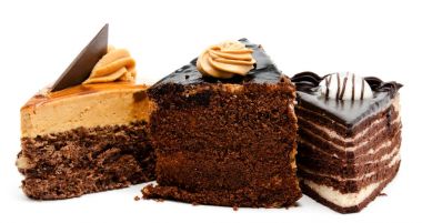 Fıstık ve izole krema ile lezzetli çikolatalı kek pasta 