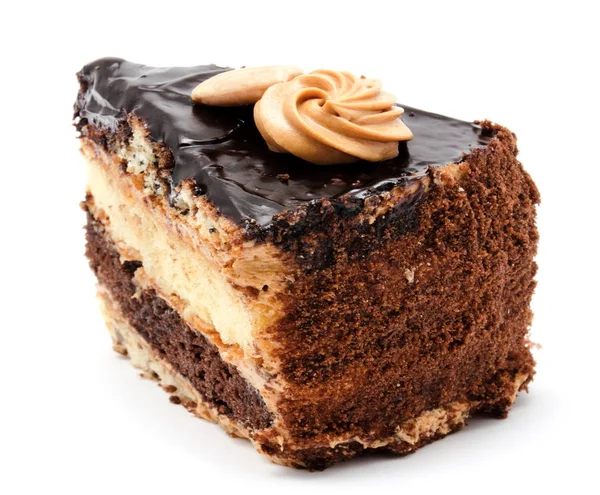 Pyszne ciasto czekoladowe ciasto z orzeszków ziemnych na białym tle — Zdjęcie stockowe