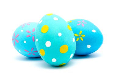 Mükemmel renkli el yapımı Paskalya yumurtaları izole 