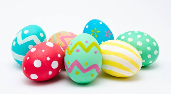 Τέλειο πολύχρωμο χειροποίητα Πασχαλινά αυγά απομονωθεί — Φωτογραφία Αρχείου