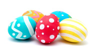 Mükemmel renkli el yapımı Paskalya yumurta beyaz izole