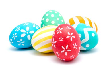 Mükemmel renkli el yapımı Paskalya yumurta beyaz izole