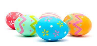 Mükemmel renkli el yapımı Paskalya yumurta beyaz bir arka plan üzerinde izole