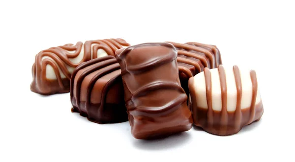Sortiment an Süßigkeiten aus Schokolade isoliert — Stockfoto