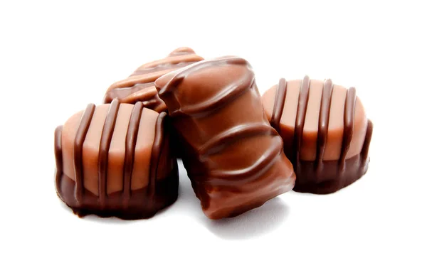 Изолированный ассортимент шоколадных конфет — стоковое фото