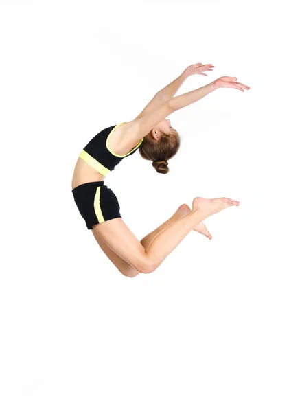 Flexível bonito menina criança ginasta pulando e se divertindo i — Fotografia de Stock