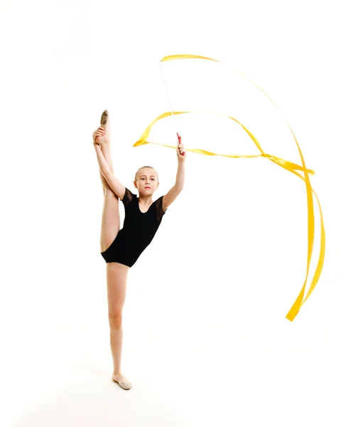 Flexível bonito menina criança ginasta fazendo exercício acrobático — Fotografia de Stock