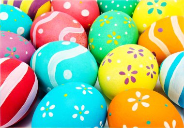 Renkli boyanmış Paskalya yumurtaları. 