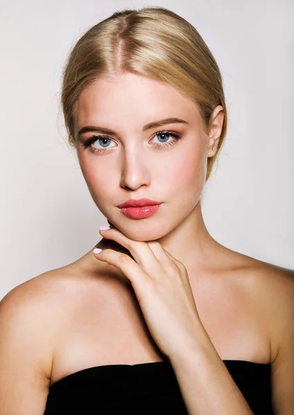 Портрет Красивої Блондинки Молодої Жінки Спа Модель Дівчини Свіжою Чистою — стокове фото
