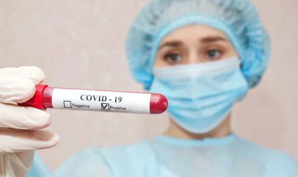 Nurse Holding Test Tube Blood 2019 Ncov Analyzing Coronavirus Positive — Stock Photo, Image