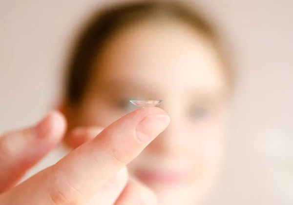 Little Girl Child Putting Contact Lens Her Eye Closeup Vision — Stock Photo, Image