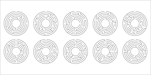 Bir dizi on dairesel labirentine vektör çizim — Stok Vektör