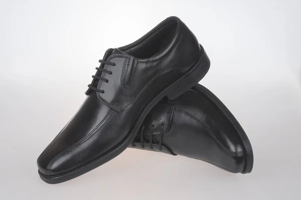 Zwarte mannen lederen schoenen — Stockfoto