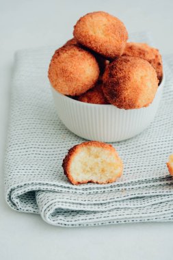 Ev yapımı fırında Hindistan cevizi Macaroons.