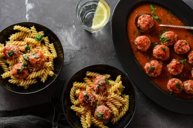 Düdük makarna köfte ile.