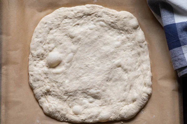 Свежая Оригинальная Итальянская Сырая Пицца Приготовление Теста Традиционном Стиле Применение — стоковое фото