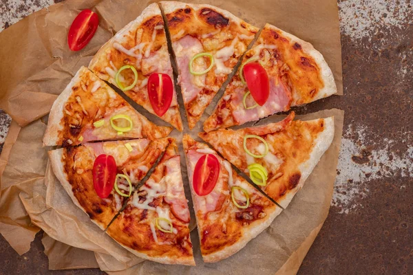 Hot Zelfgemaakte Pepperoni Pizza Klaar Eten — Stockfoto
