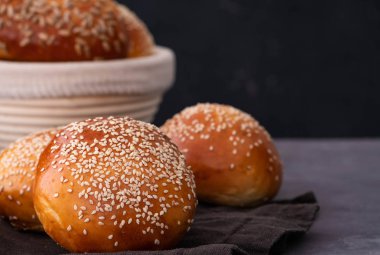 Ev yapımı taze rulo sandviç ve hamburger.