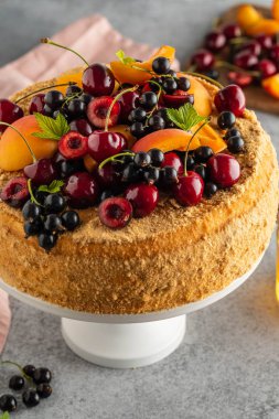 Ev yapımı çilek ve krem sünger tabakası kek, lezzetli yaz çay-zaman tedavi. Kopyalama alanı.