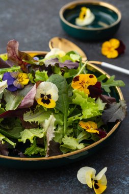 Bahar salatası, roka, bitki ve çiçek..